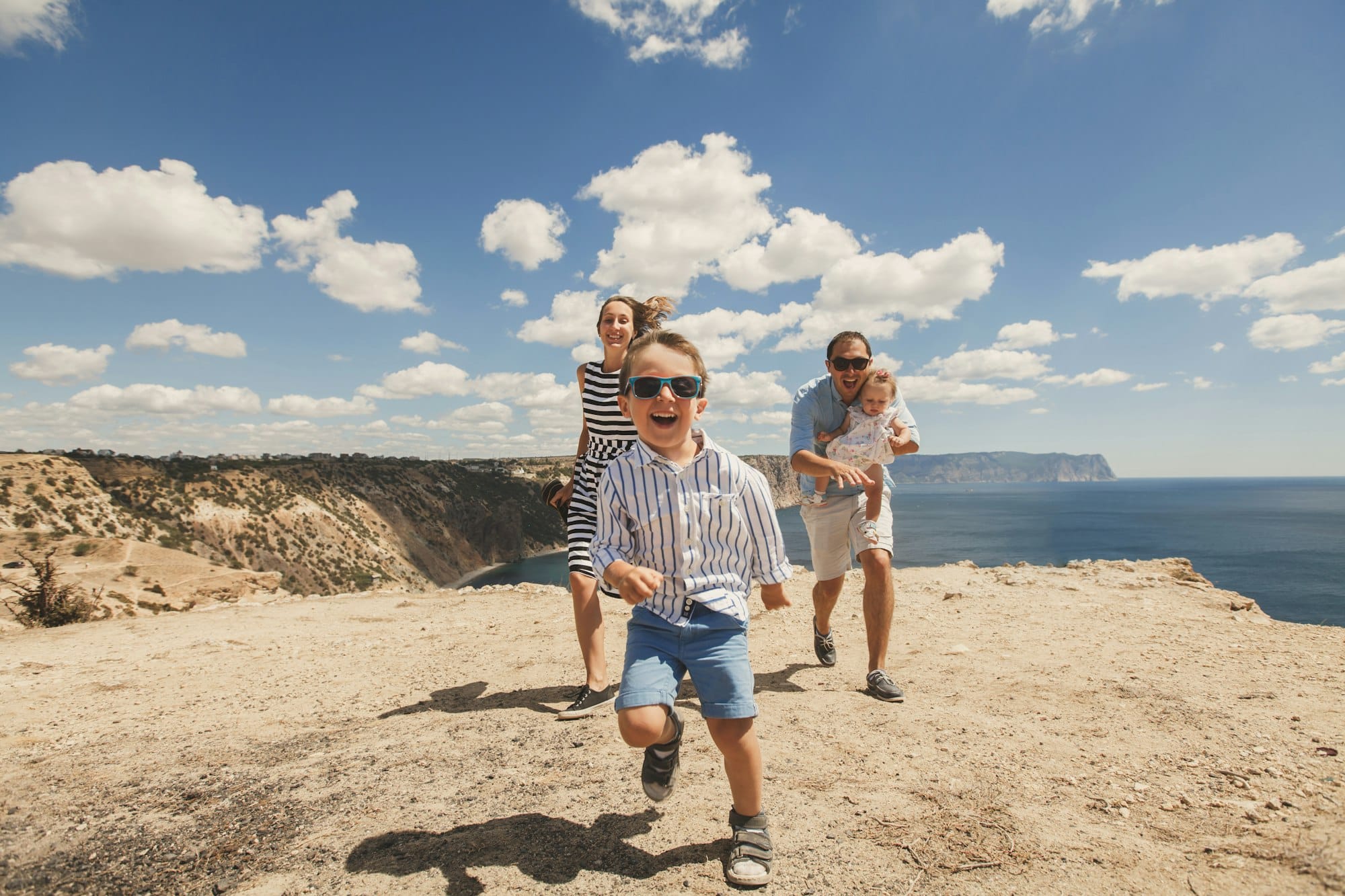 Quels avantages une agence de voyage sur mesure offre-t-elle pour les vacances en famille?